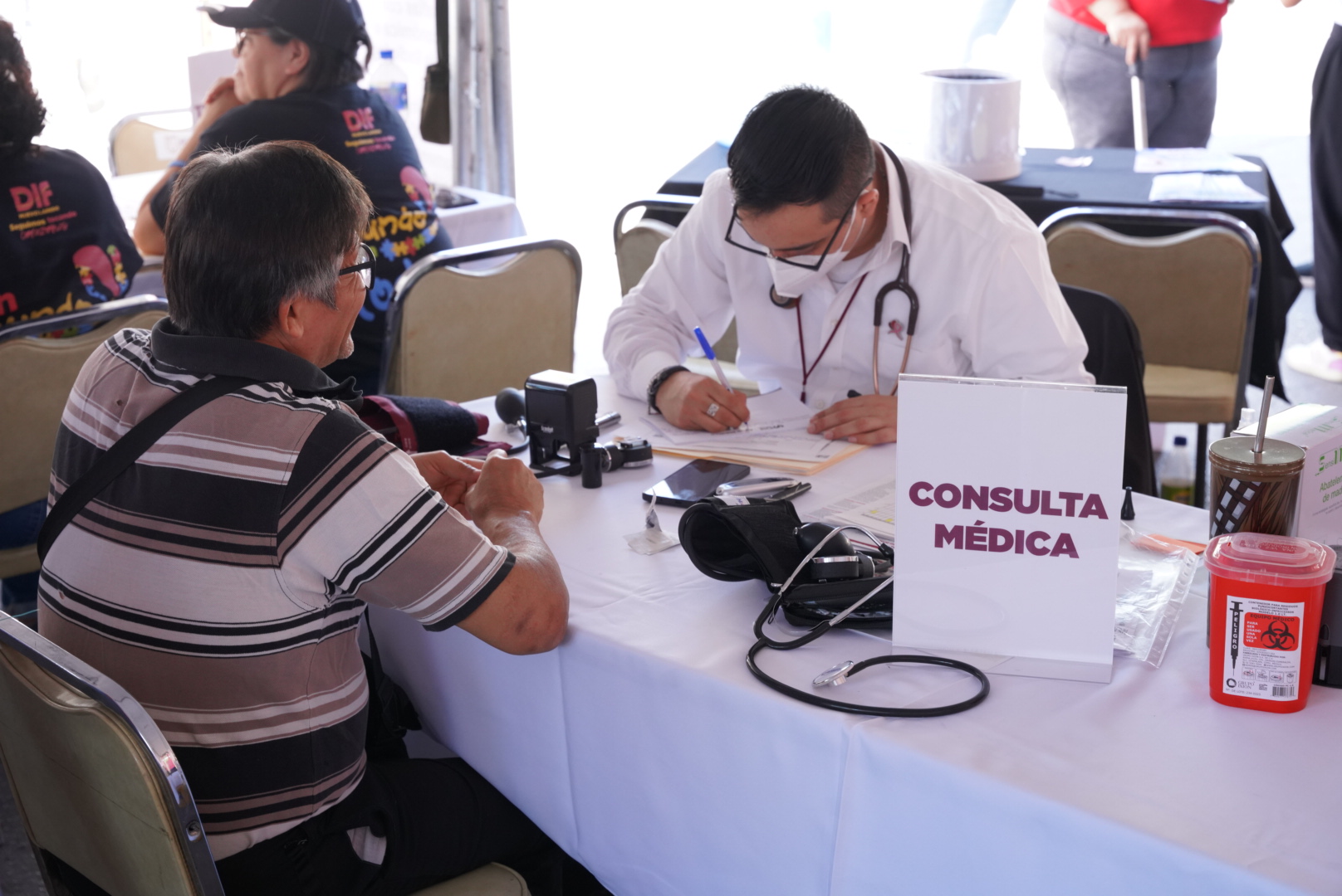 Ciudadanos reciben atención médica en Presidencia Cerquita de Ti en Benito Juárez