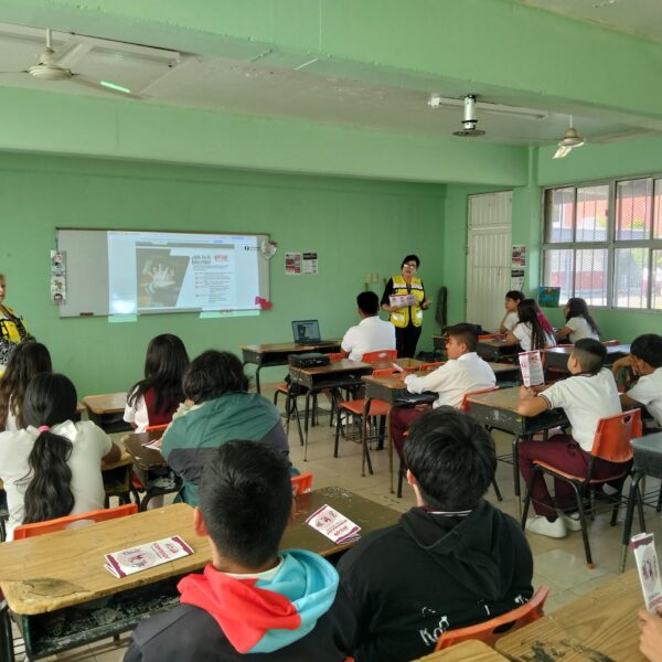 Pláticas preventivas DIF Nuevo Laredo en escuelas secundarias