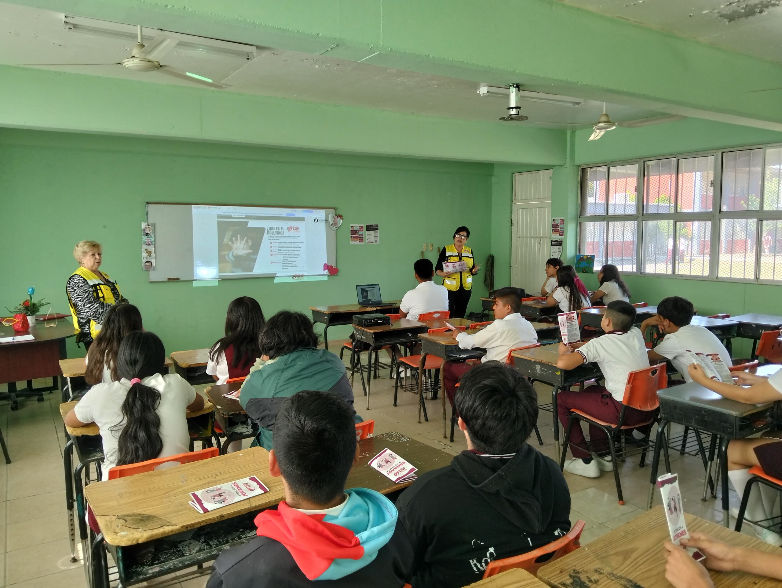 Pláticas preventivas DIF Nuevo Laredo en escuelas secundarias