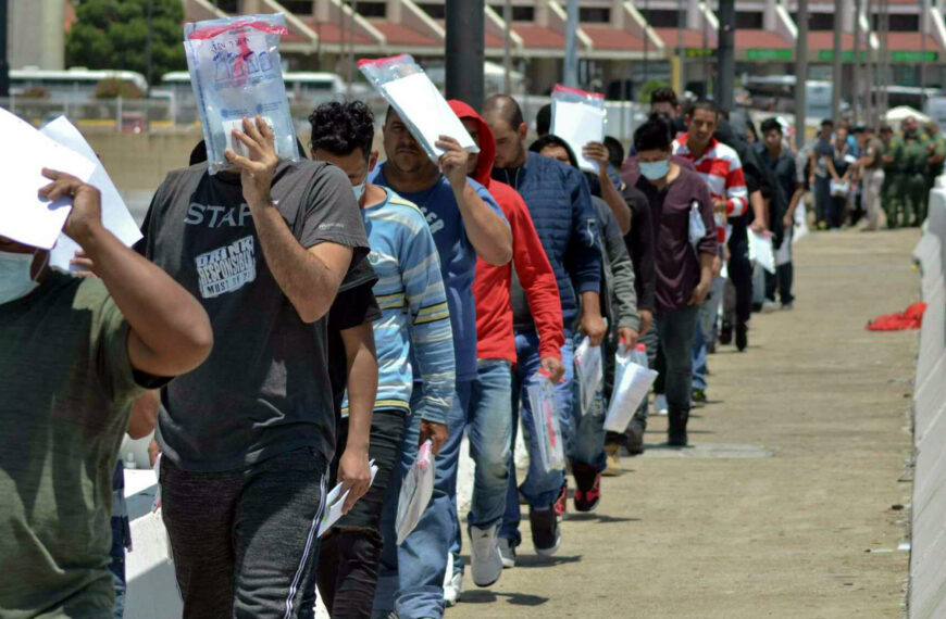 Migrantes mexicanos repatriados por el cruce fronterizo de Nuevo Laredo en 2025
