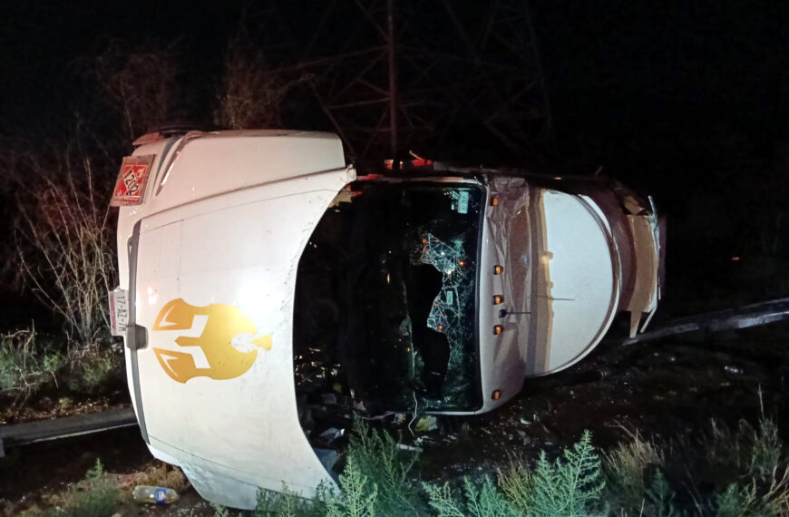 Volcadura de pipa sin derrames en la carretera Monterrey–Nuevo Laredo