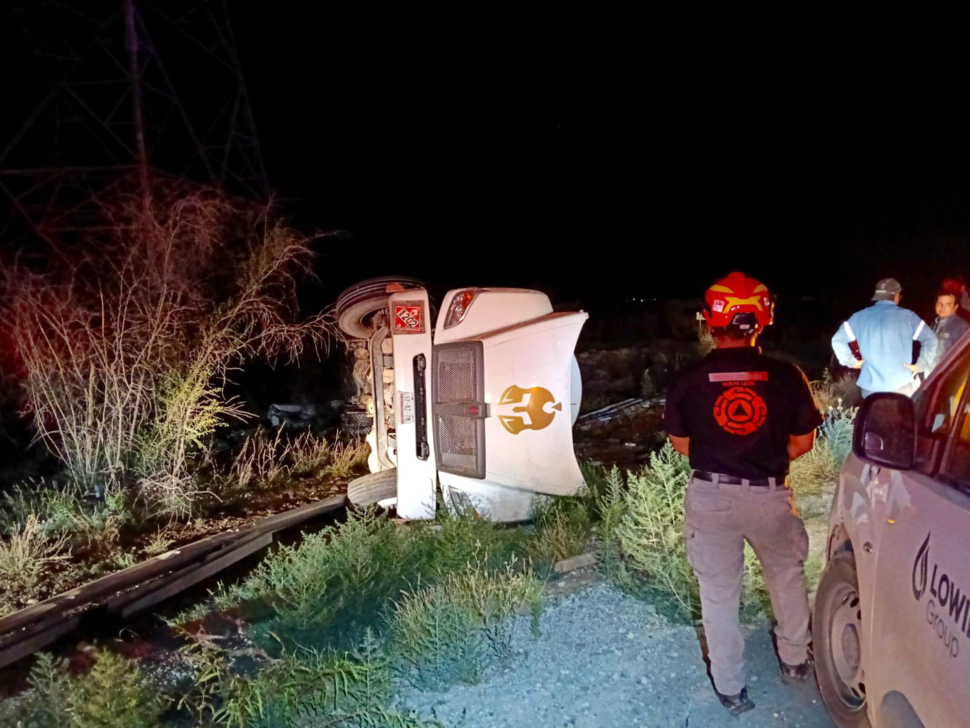 Volcadura de pipa sin derrames en la carretera MonterreyNuevo Laredo