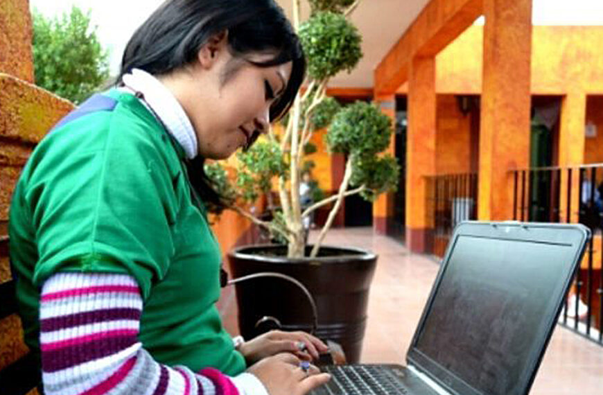 Alumno de Nuevo Laredo accede a la Preparatoria en Línea de la UAT antes del inicio de clases del 5 de agosto 2025