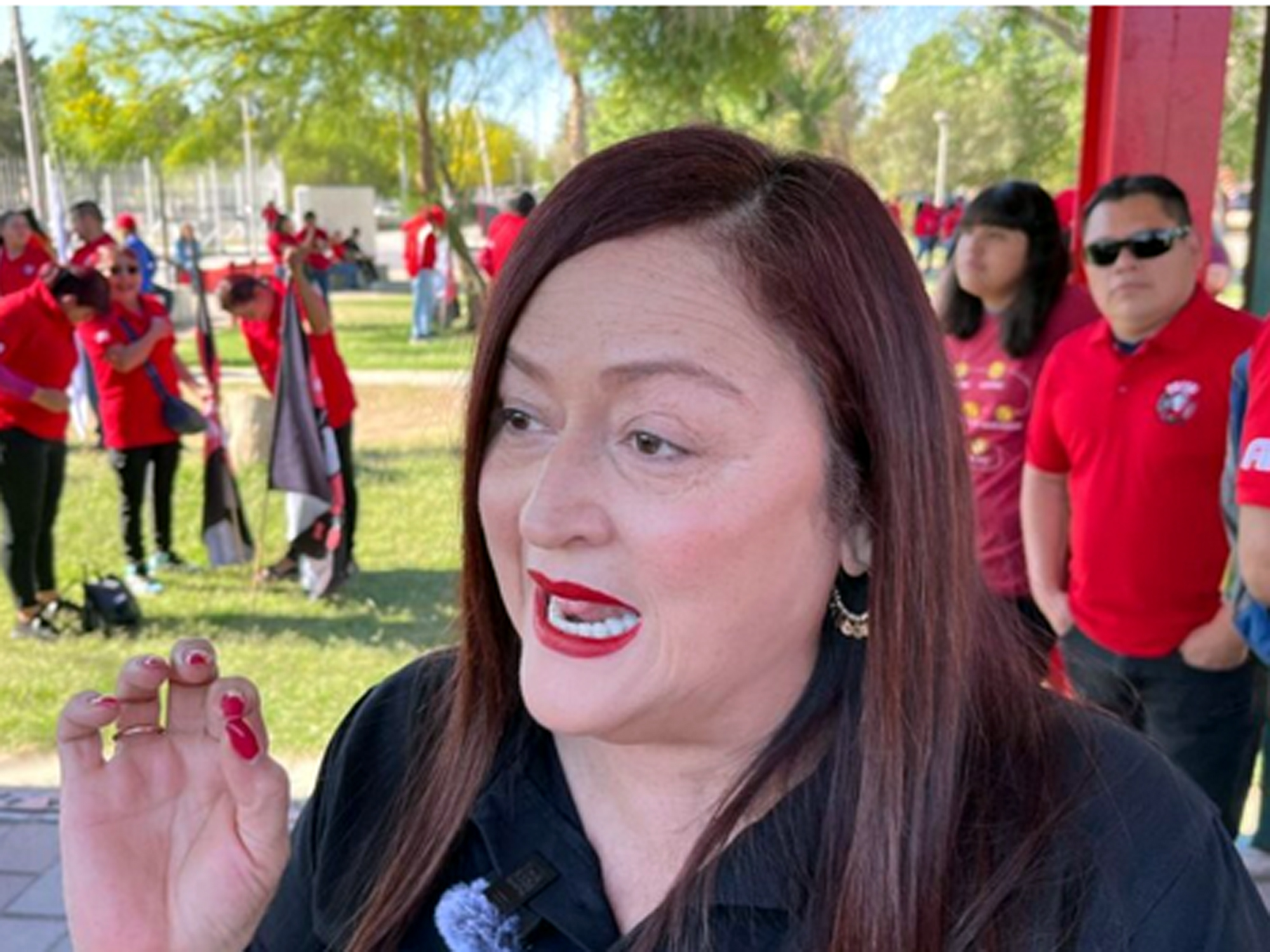 Susana Prieto lidera marcha en Ciudad Juárez inspirada en huelga de Caterpillar en Nuevo Laredo