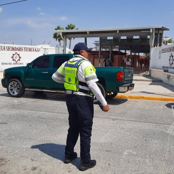 Garantiza Tránsito y Vialidad cruce seguro de estudiantes…