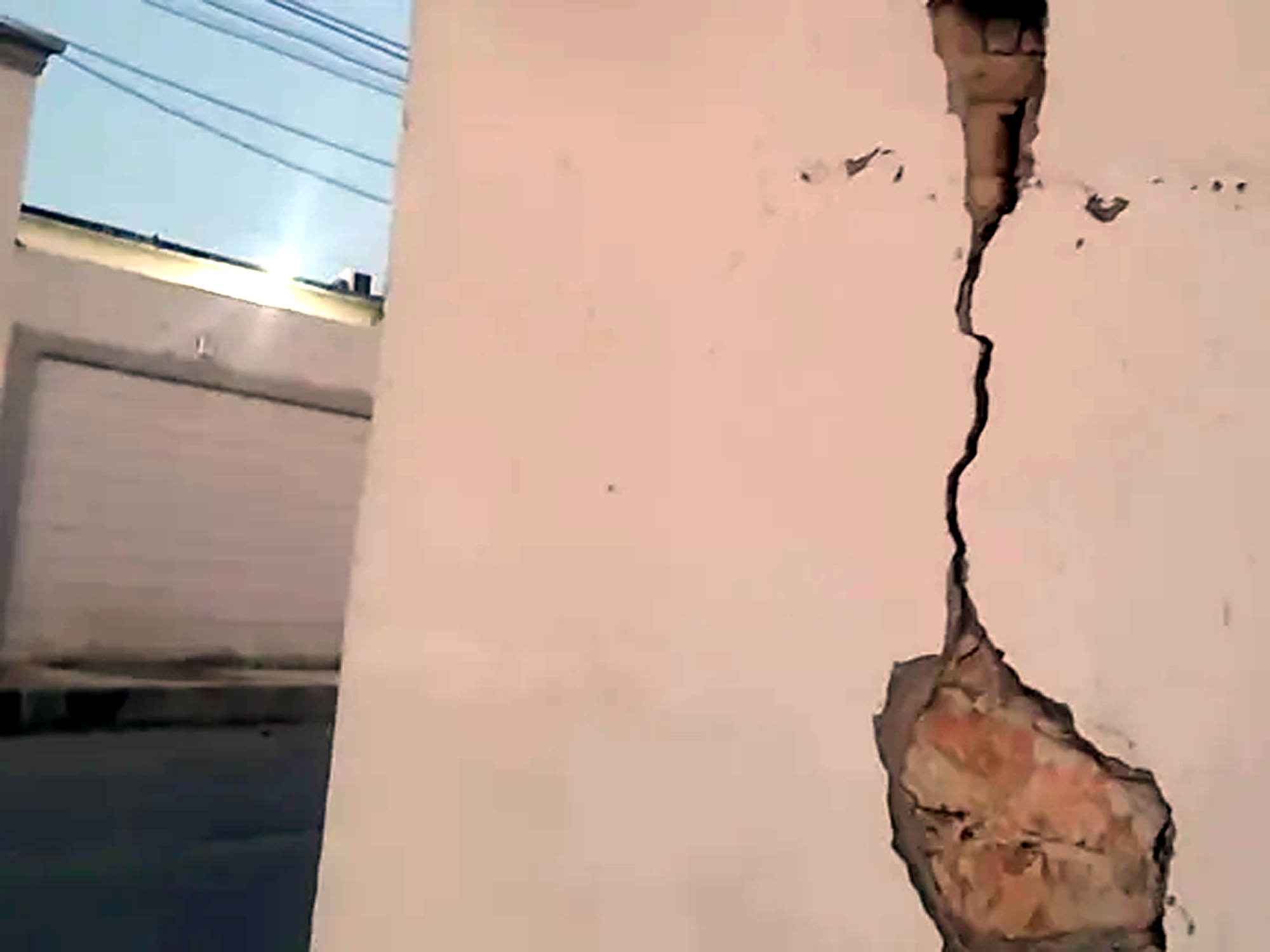 Protección Civil revisa estructuras tras el temblor en Nuevo León hoy.