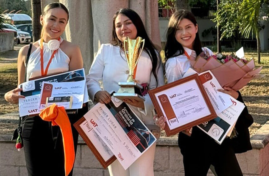 Ganadoras del concurso de oratoria universitario en Nuevo Laredo reciben premios y reconocimientos