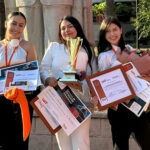 Ganadoras del concurso de oratoria universitario en Nuevo Laredo reciben premios y reconocimientos