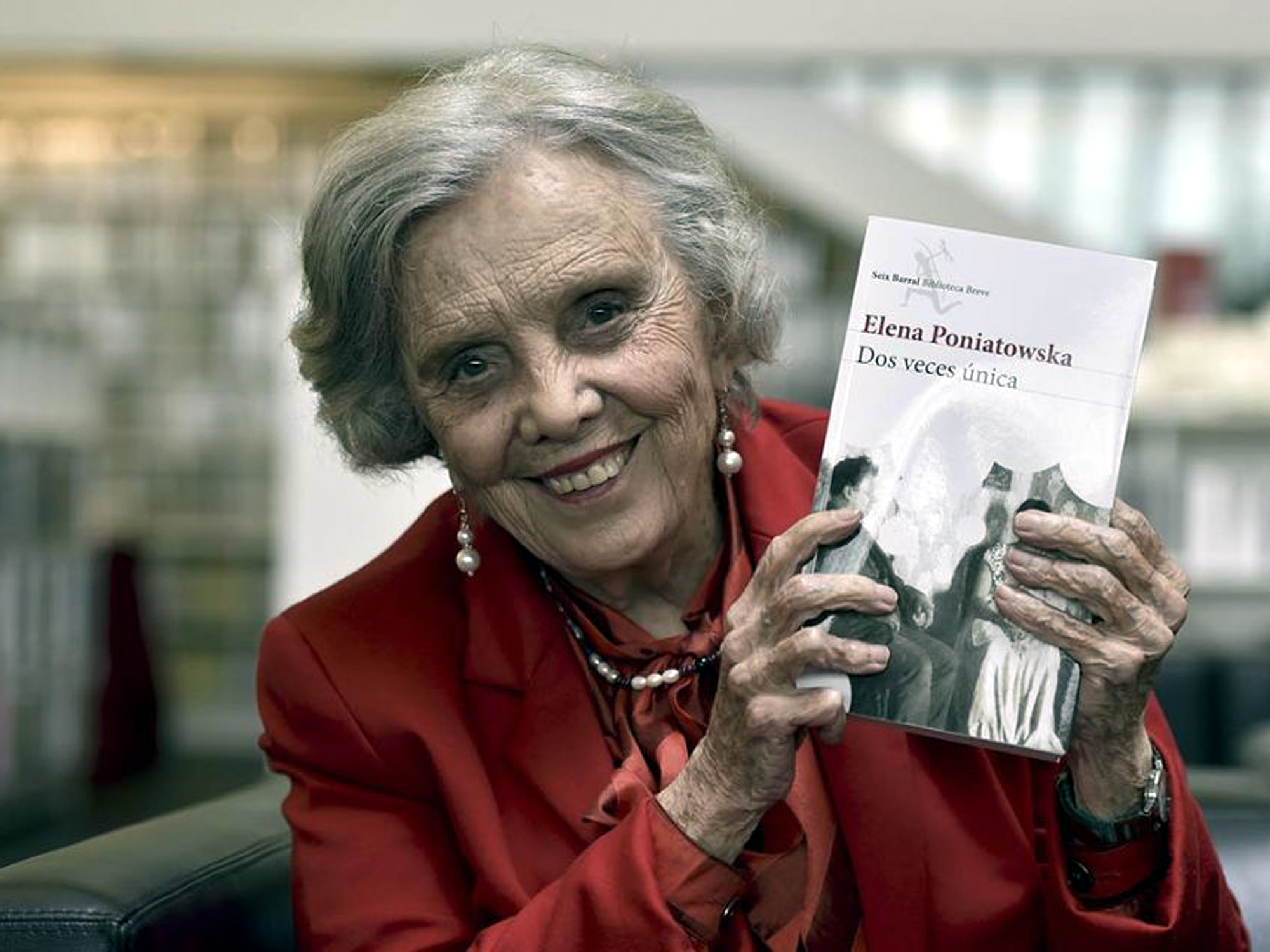 Escritoras locales rinden homenaje a Elena Poniatowska en la Infoteca de Nuevo Laredo durante conversatorio binacional
