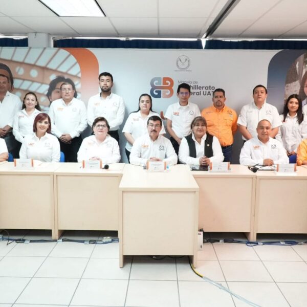 Implementa la UAT prepa en línea con el…