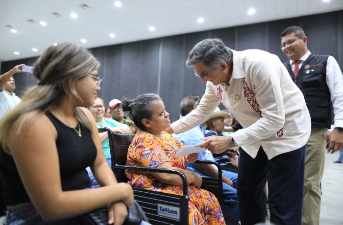 Entrega Américo tarjetas de Pensión para el Bienestar a Personas con Discapacidad