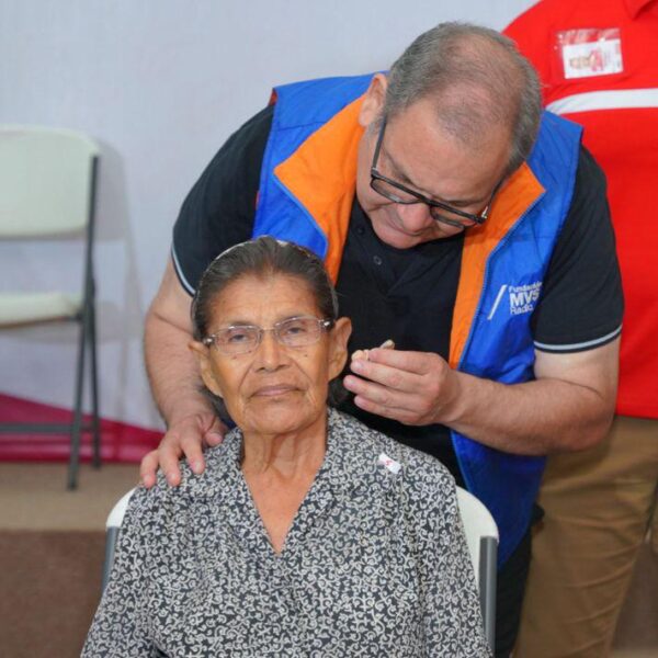 Transforman DIF y gobierno municipal calidad de vida de 60 neolaredenses con dificultad para escuchar