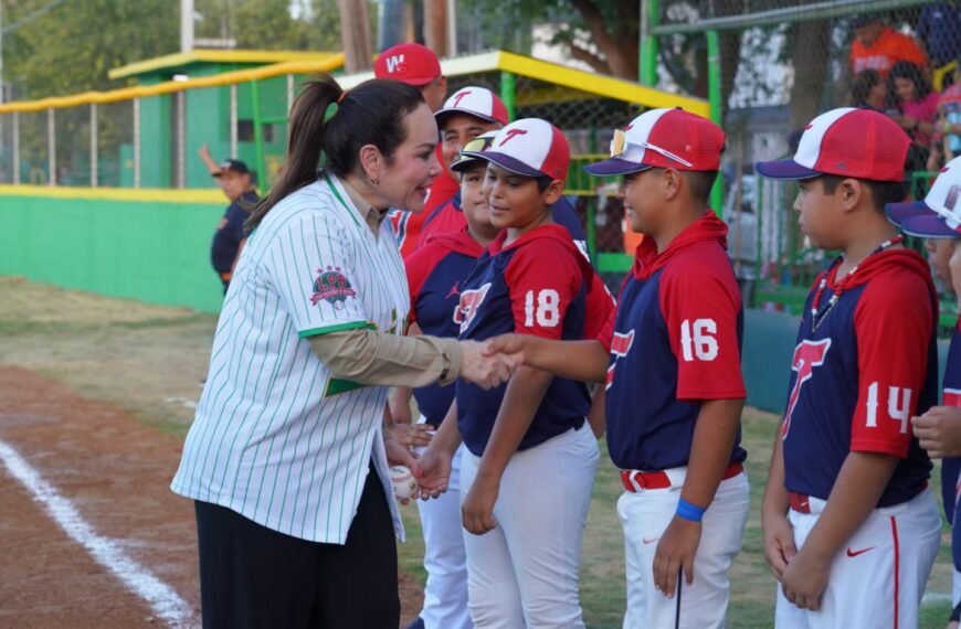 Entrega alcaldesa Carmen Lilia campos de béisbol renovados a los niños de la Liga Oriente