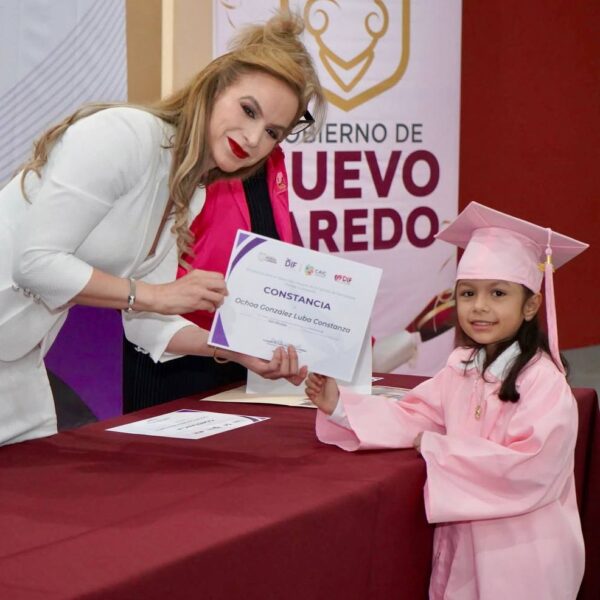 Emotiva graduación de 96 niños de preescolar de…