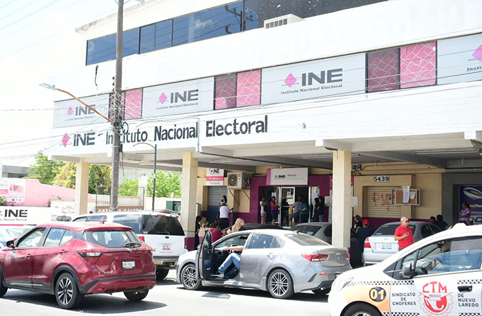 Realiza INE 4 mil trámites a la semana; la mitad es de entrega de credenciales