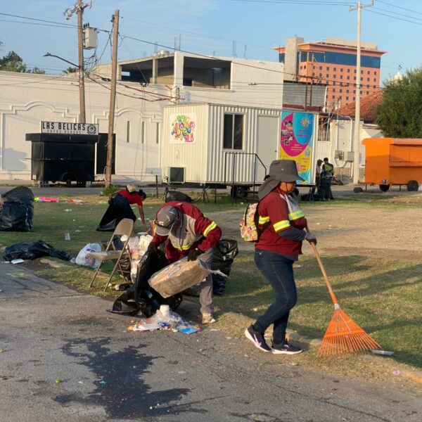 Cuadrillas de Servicios Públicos Primarios limpian las calles tras el festejo por el 177 aniversario