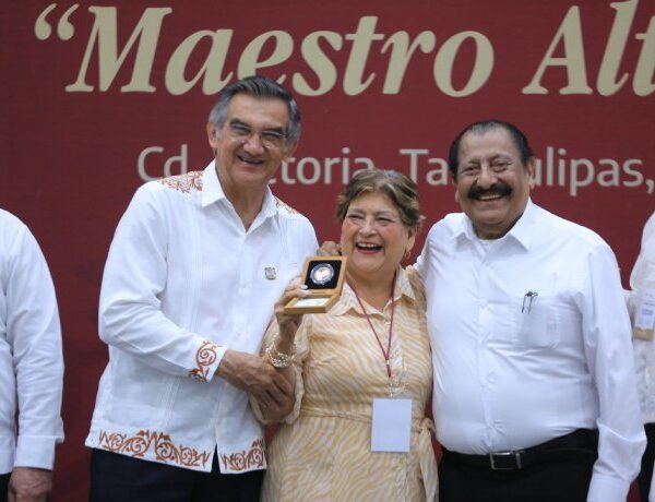 Refrenda Américo Villarreal su alianza con los maestros;…