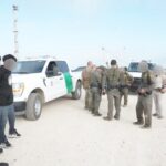 Detienen en Texas a menores mexicanos acusados de traficar migrantes