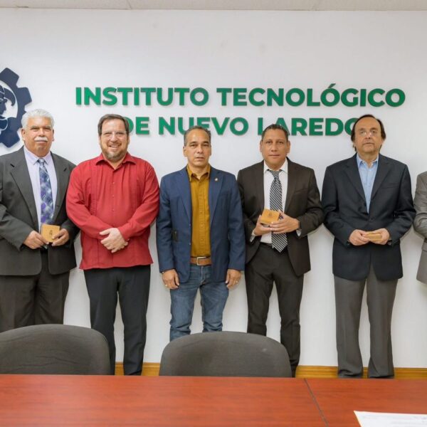 Distingue SET a maestros del Tecnológico por 30 y 40 años de servicio educativo