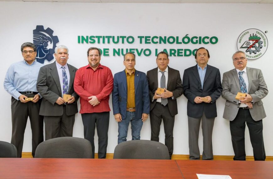 Distingue SET a maestros del Tecnológico por 30 y 40 años de servicio educativo