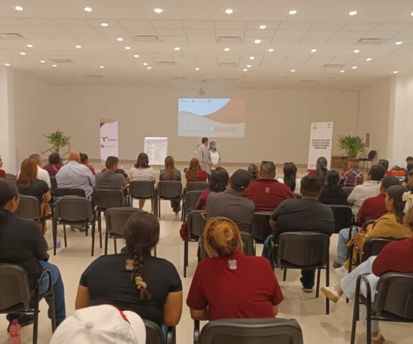 Imparte la Secretaría del Trabajo taller Trabajo en equipo a personal del Ayuntamiento de Nuevo Laredo