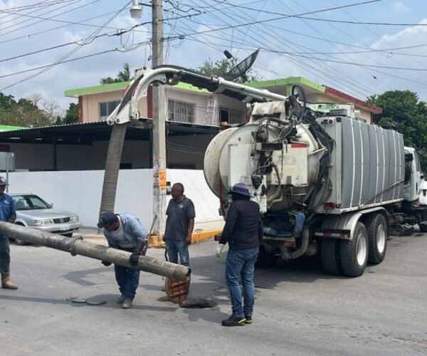 Realiza Recursos Hidráulicos labores de mantenimiento a la red hidrosanitaria en Xicoténcatl y Abasolo