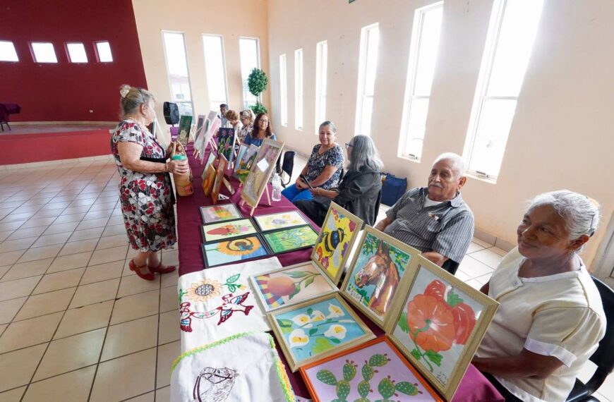 Con éxito llevan a cabo Bazar de Arte del DIF; continuará toda la semana en…