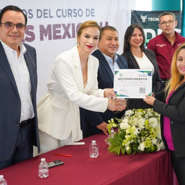 DIF Y TecMilenio gradúan a la primera generación…