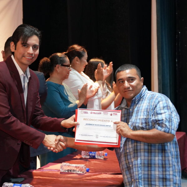 Jóvenes neolaredenses concluyen estudios gracias a los programas…