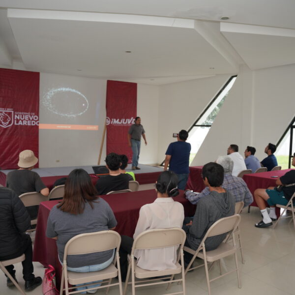 El foro por el Día del Asteroide acerca a jóvenes a los misterios del espacio