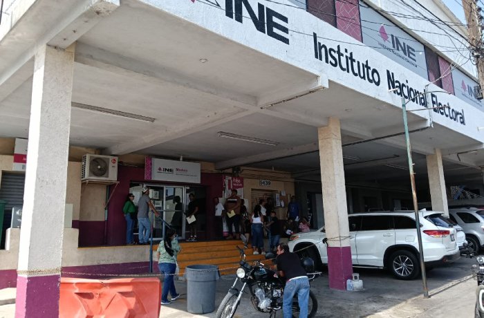 Llama a INE a aprovechar el receso laboral para tramitar la credencial de elector