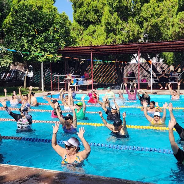 Decenas de mujeres bailan al ritmo del verano…