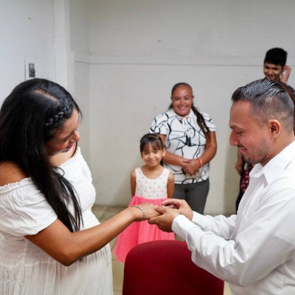 Celebra tus bodas gratuitas en Nuevo Laredo con…