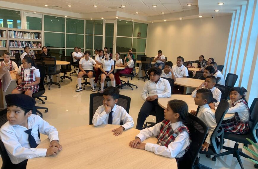 Estudiantes disfrutan y conocen acervo de Infoteca con visitas guiadas