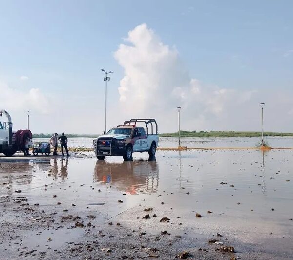 Se desborda la Laguna del Champayán en Altamira; evacúan a miles de vecinos