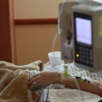 Hombre compra refresco y termina en el hospital por presunta ingesta de navaja