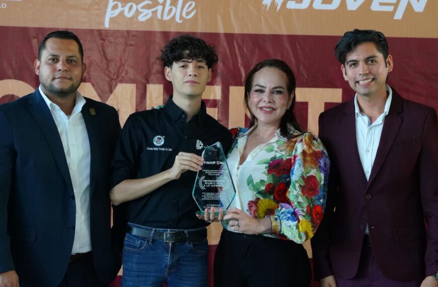 Reconoce alcaldesa Carmen Lilia Canturosas a jóvenes destacados de Nuevo Laredo