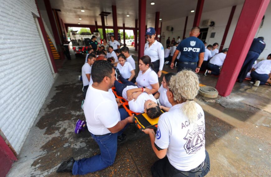 Cierran la convocatoria, 30 neolaredenses se preparan para integrar el cuerpo de bomberos