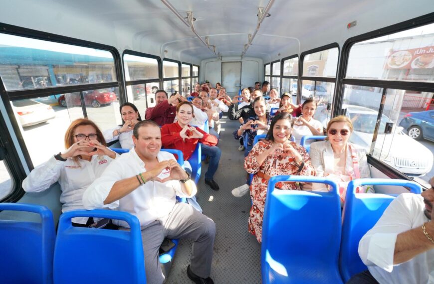 Alcaldesa da banderazo a los nuevos camiones urbanos de rutas al poniente de la ciudad