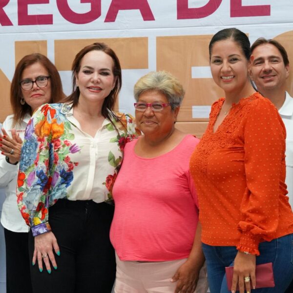 Entrega alcaldesa y cabildo 155 pares de lentes…