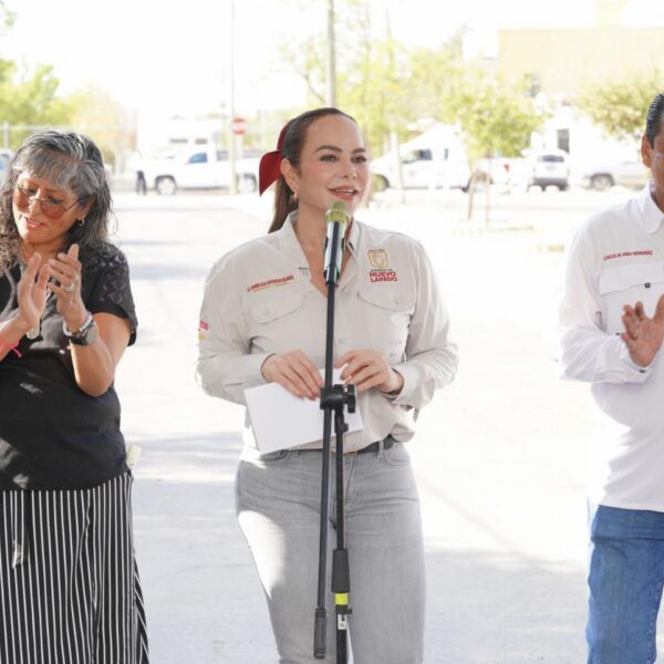 Carmen Lilia Canturosas entrega obras de repavimentación en la colonia El Campanario