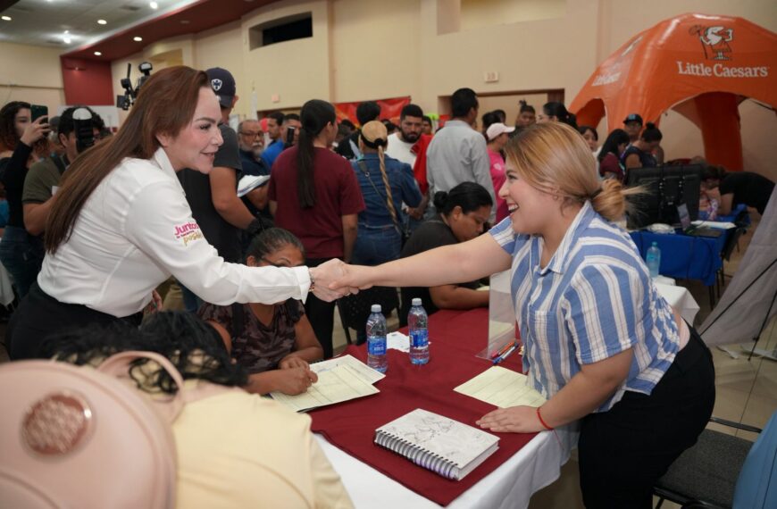 Van más de 2,000 ciudadanos a la tercera feria del empleo 2025 del gobierno municipal