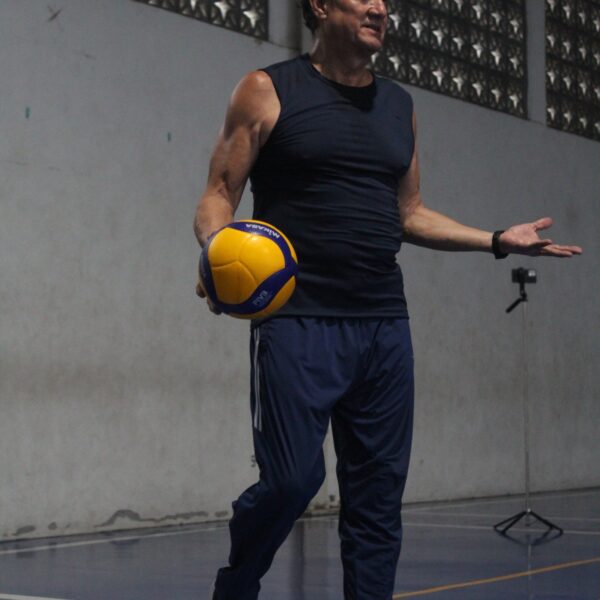 Ofrecerán clínica de voleibol con el entrenador profesional…