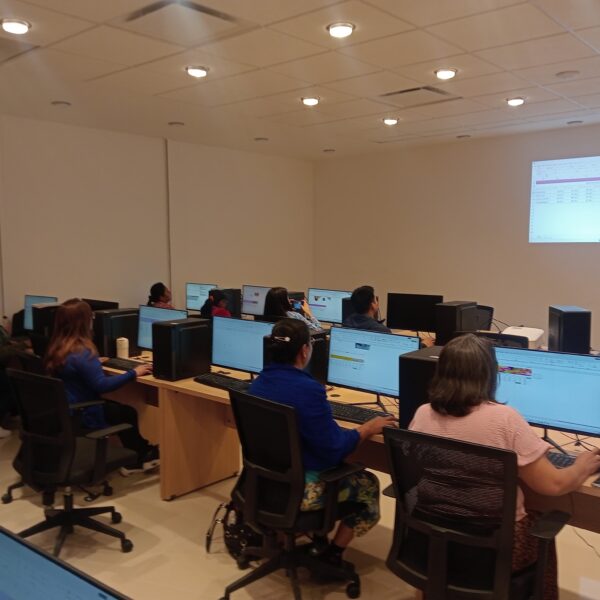 Mujeres, jóvenes y adultos terminan el curso de…