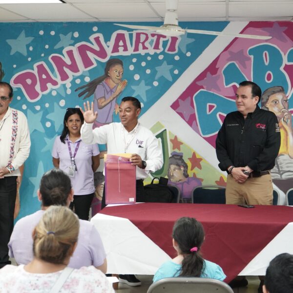 DIF estatal entrega apoyos a niños de Nuevo…