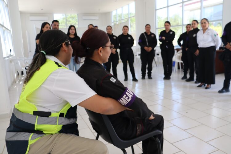Reciben oficiales de la Guardia Estatal de Género capacitación en primeros auxilios