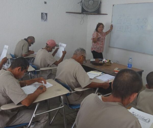 Personas privadas de la libertad acreditan primaria y realizan curso de matemáticas en Nuevo Laredo