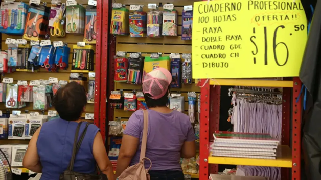Papás de Tamaulipas piden ayuda a funcionarios para surtir lista de útiles escolares