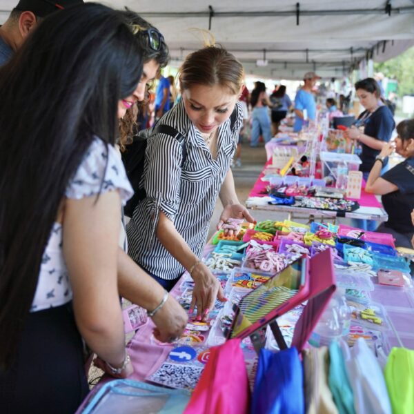 Invita gobierno municipal al Bazar Noche Mexicana en…