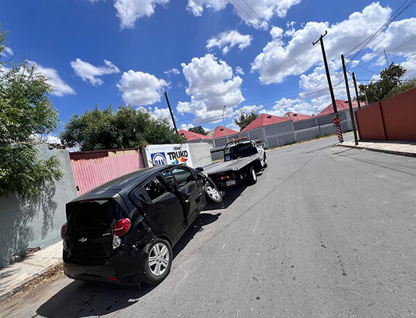 Tránsito retira automóviles abandonados para limpiar y asegurar…